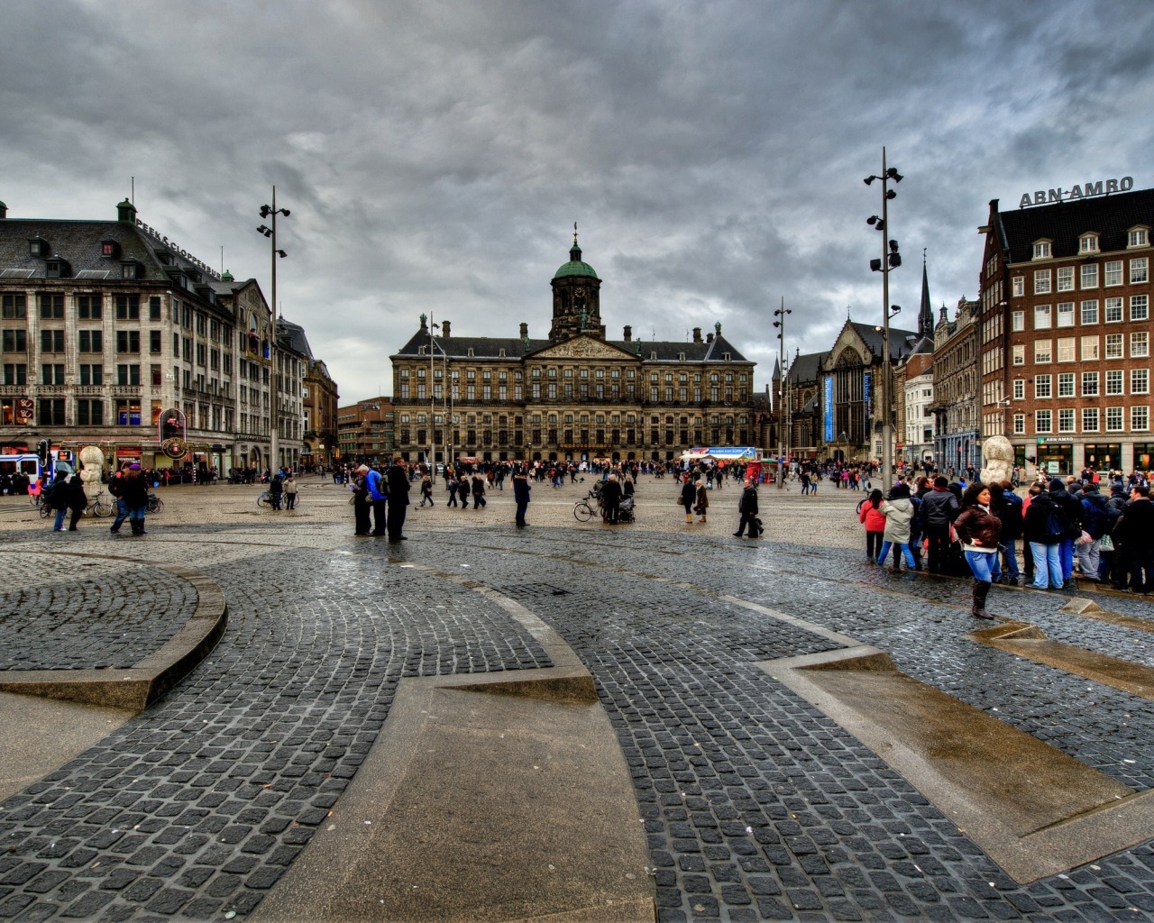 Площадь Дам