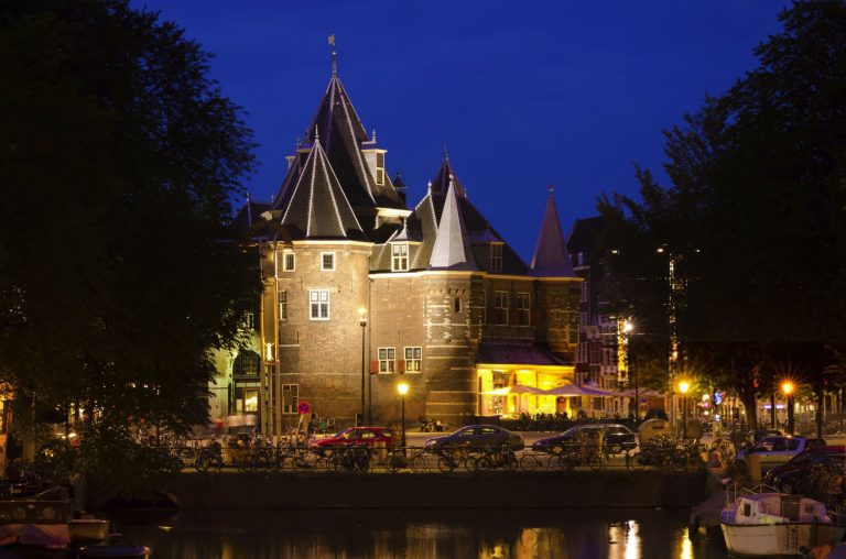 улица-красных-фонарей-амстердам