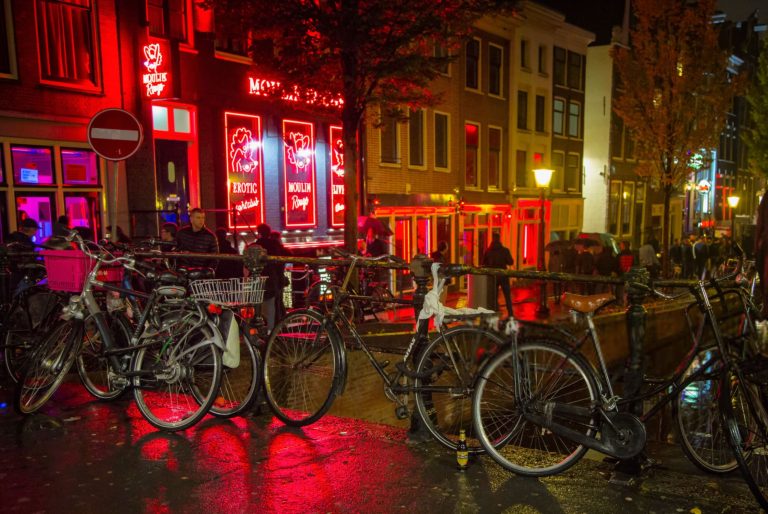 амстердам-улица-красных-фонарей